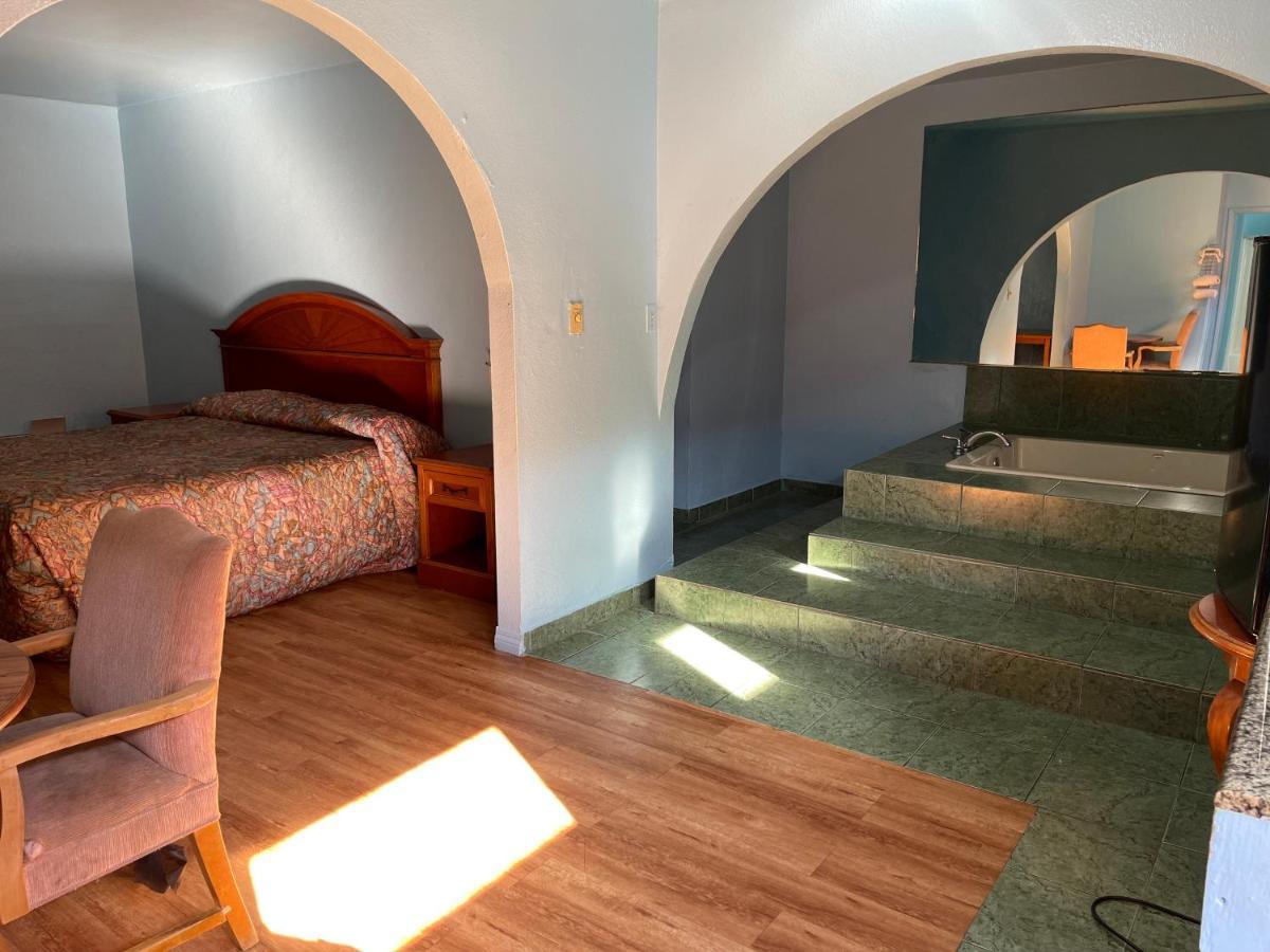 هنتنغتون بارك Full Moon Inn المظهر الخارجي الصورة